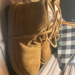UGG SIZE 1 (kids)